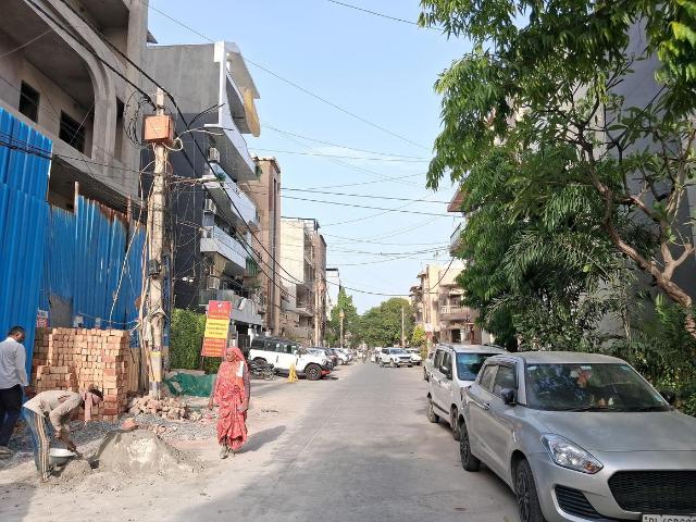 Land for sale in West Delhi, Deri