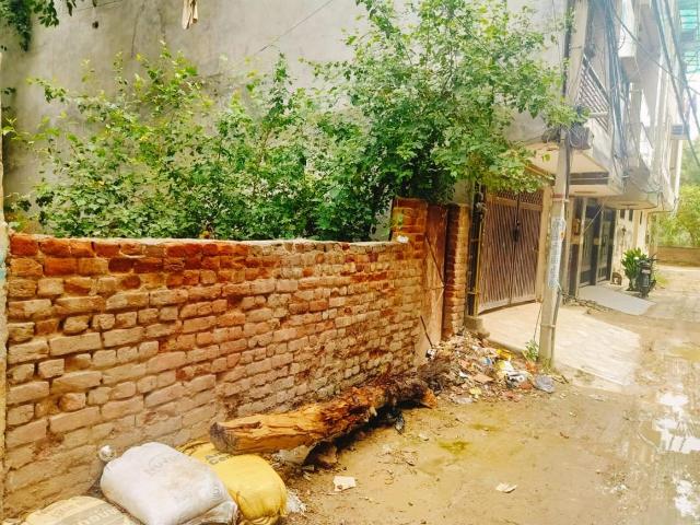 Land for sale in North West Delhi, Deri