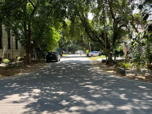 Land for sale in West Delhi, Deri