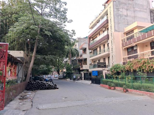 Land for sale in West Delhi, Deri