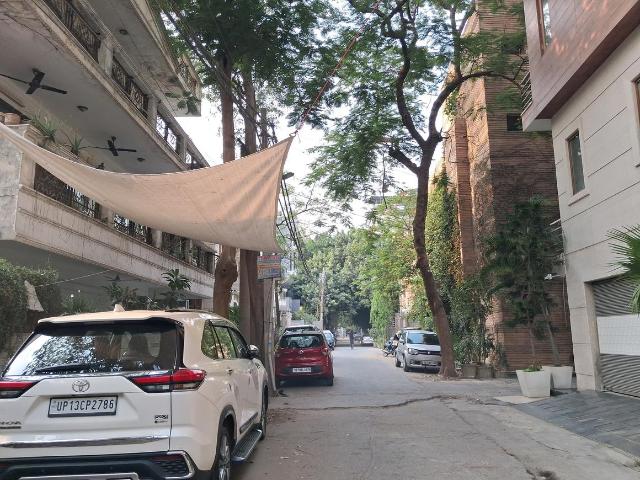 Land for sale in West Delhi, Deri