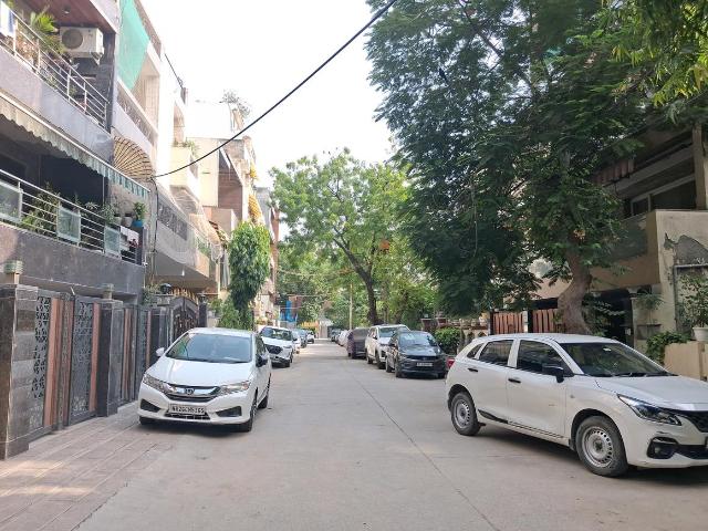 Land for sale in West Delhi, Deri