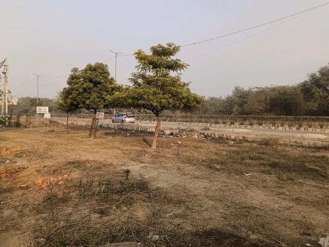Land for sale in North Delhi, Deri