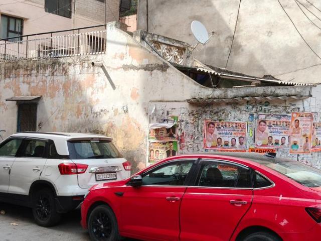 Land for sale in West Delhi, Deri