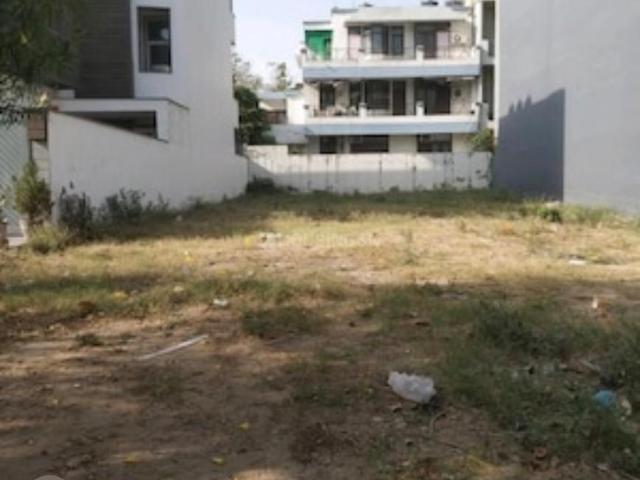 Land for sale in West Delhi, Deri