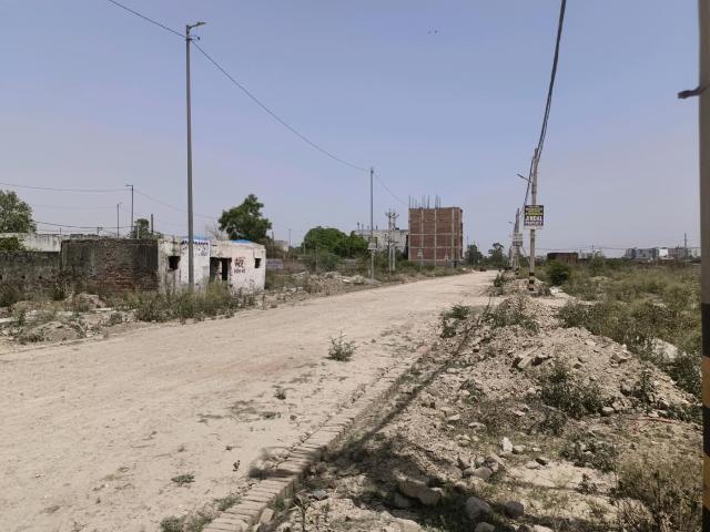 Land for sale in North Delhi, Deri
