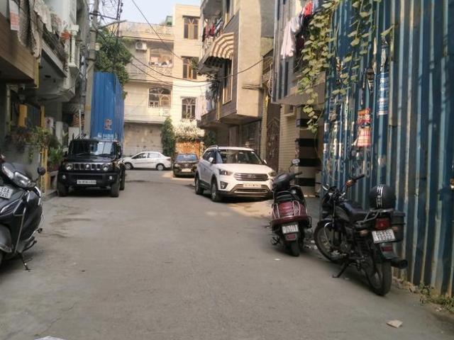 Land for sale in North Delhi, Deri