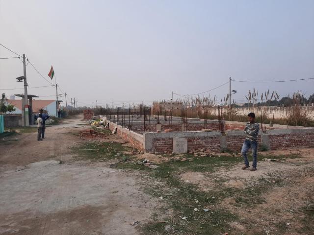Land for sale in Garhi, Noida