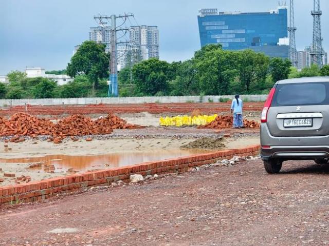 Land for sale in Greater Noida - Delhi, Arunachal Pradesh
