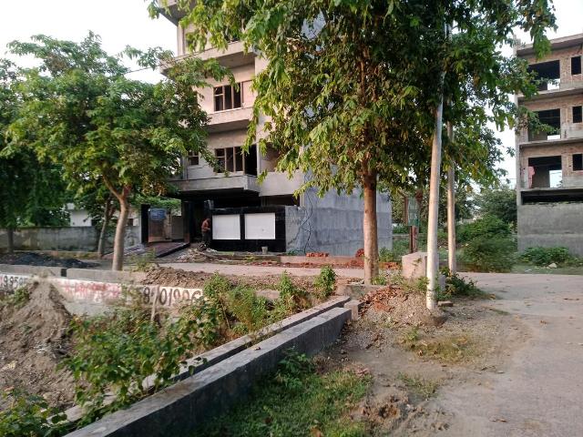 Land for sale in Greater Noida - Delhi, Arunachal Pradesh