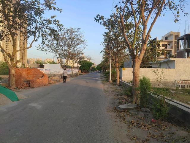 Land for sale in Greater Noida - Delhi, Arunachal Pradesh