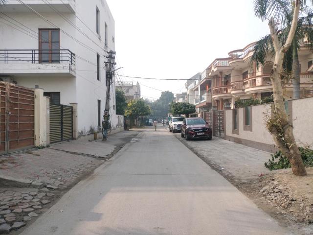 Land for sale in Hariana