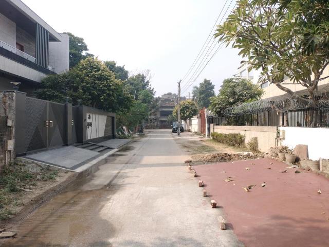 Land for sale in Hariana