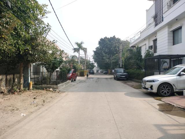 Land for sale in Hariana