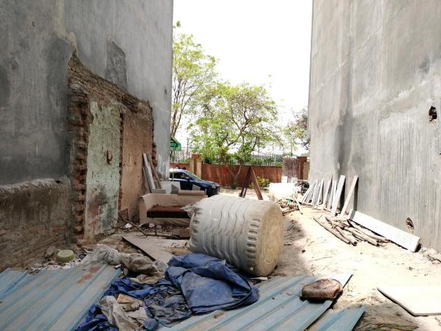 Land for sale in South West Delhi, Deri