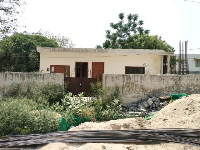 Land for sale in South West Delhi, Deri