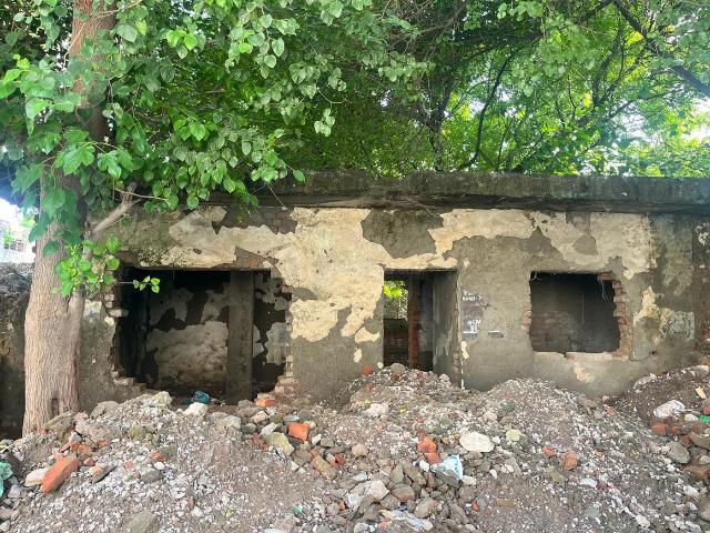 Land for sale in South West Delhi, Deri