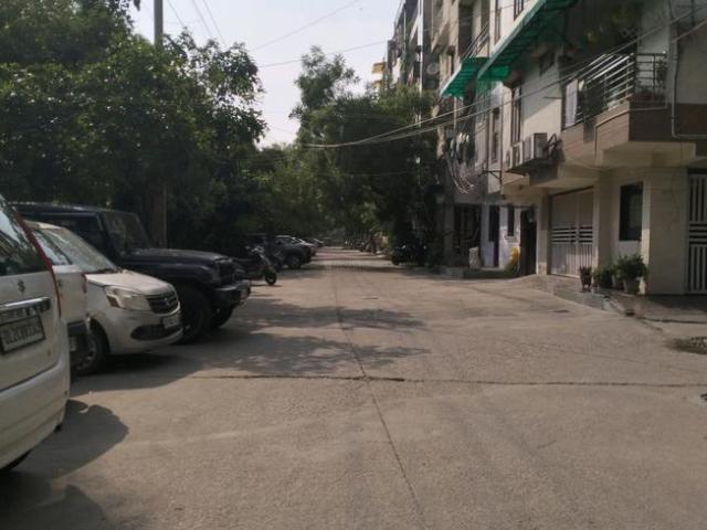 Land for sale in North West Delhi, Deri