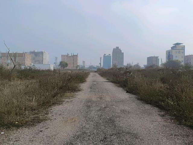 Land for sale in North Delhi, Deri