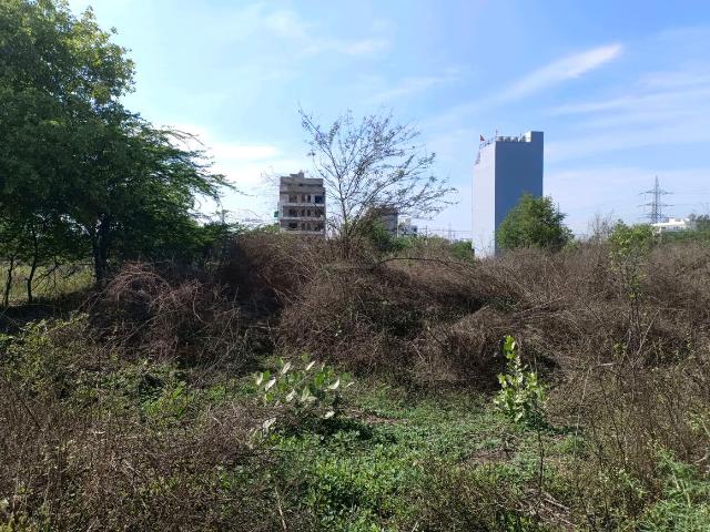 Land for sale in North Delhi, Deri