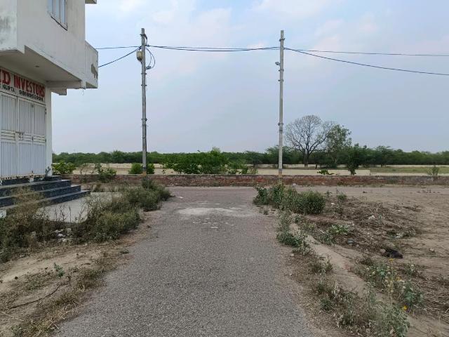 Land for sale in North Delhi, Deri