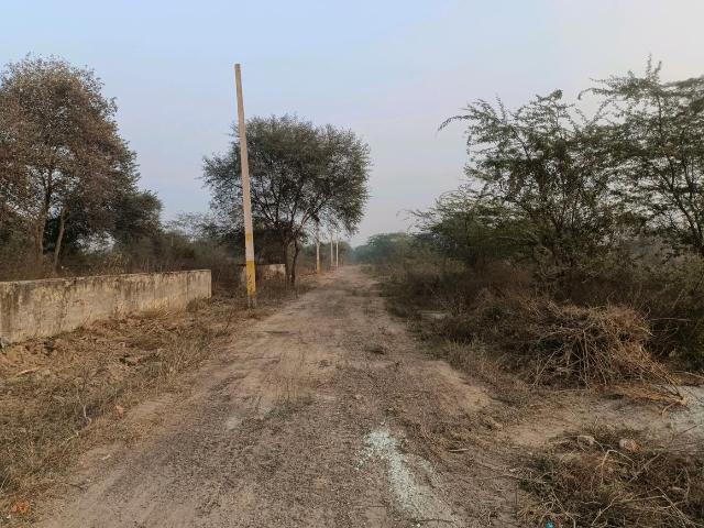 Land for sale in North Delhi, Deri