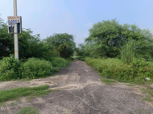 Land for sale in North Delhi, Deri