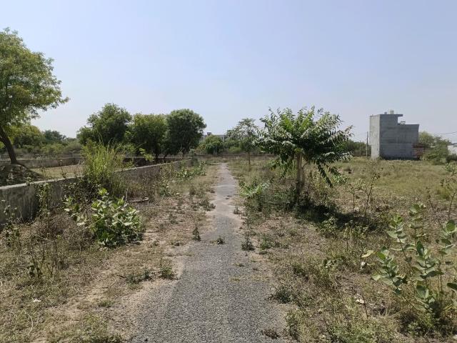 Land for sale in North Delhi, Deri
