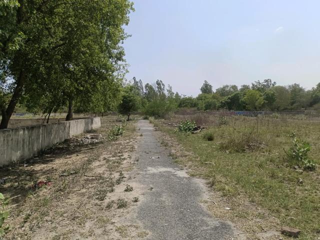 Land for sale in North Delhi, Deri