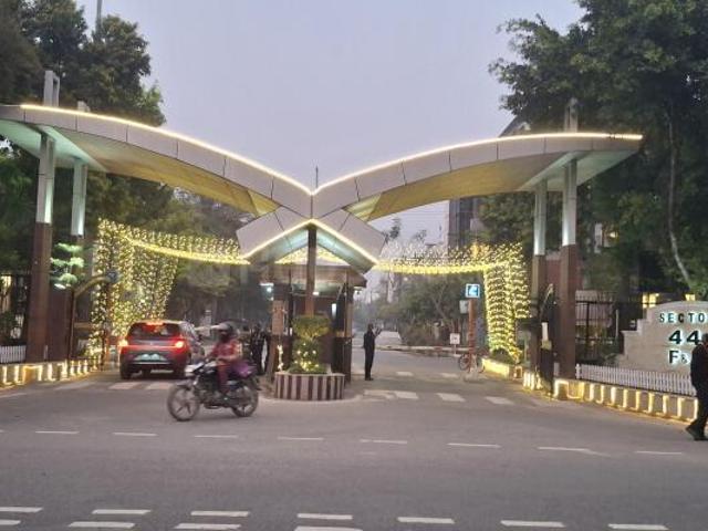Land for sale in Sector 44, Noida