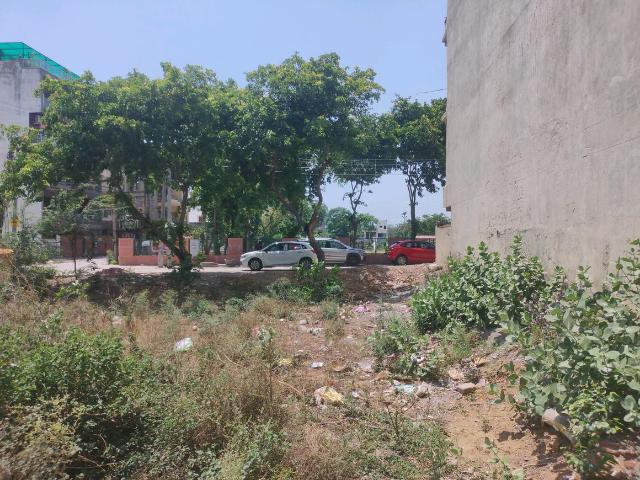 Land for sale in Hariana