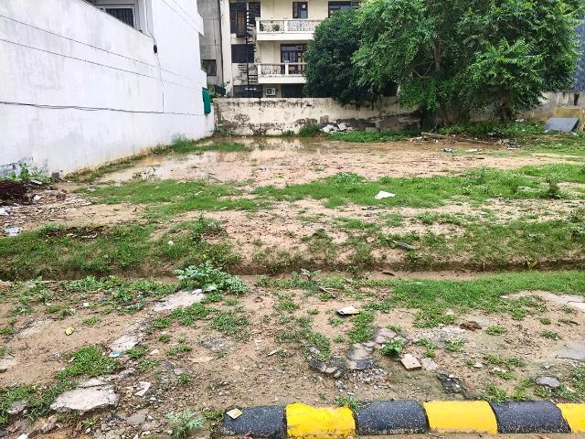 Land for sale in Hariana