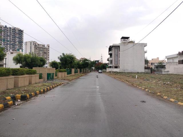 Land for sale in Hariana