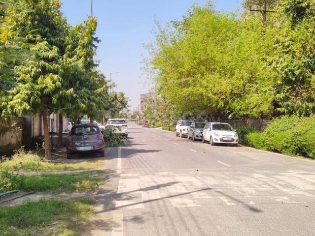Land for sale in Sector 93B, Noida