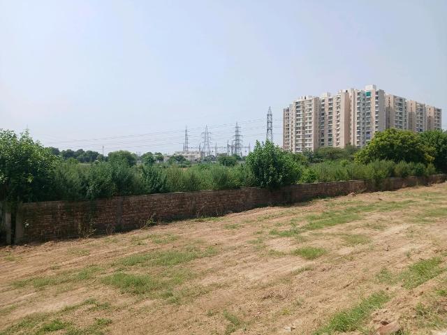 Land for sale in Hariana