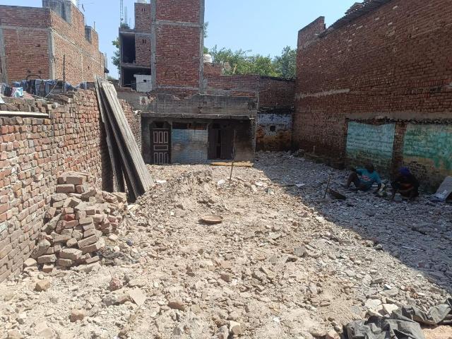 Land for sale in North Delhi, Deri