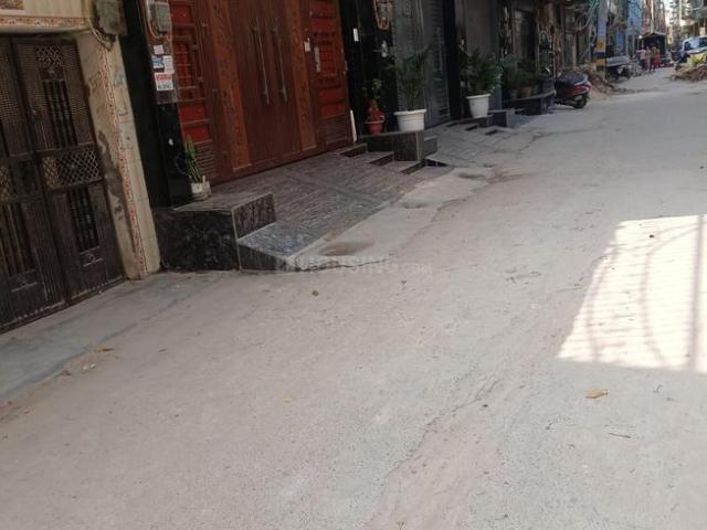 Land for sale in North Delhi, Deri