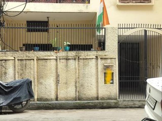 Land for sale in East Delhi, Deri