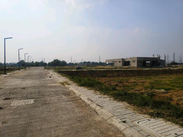 Land for sale in Hariana