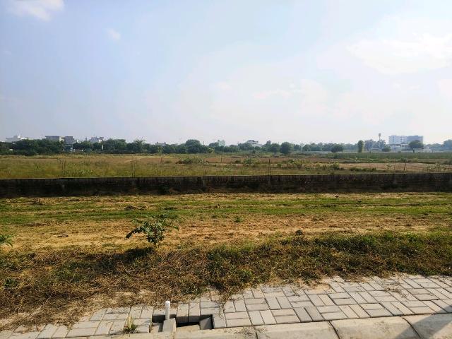 Land for sale in Hariana