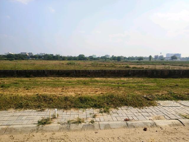 Land for sale in Hariana