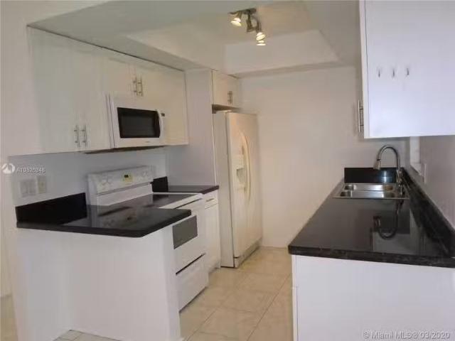 Condo for rent in Hollywood