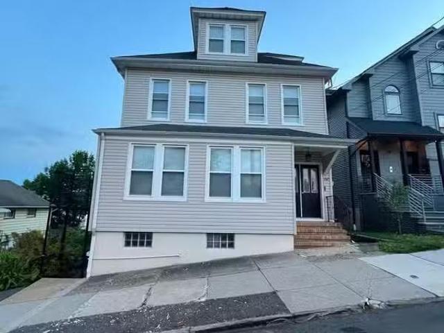 Condo for rent in Elizabeth