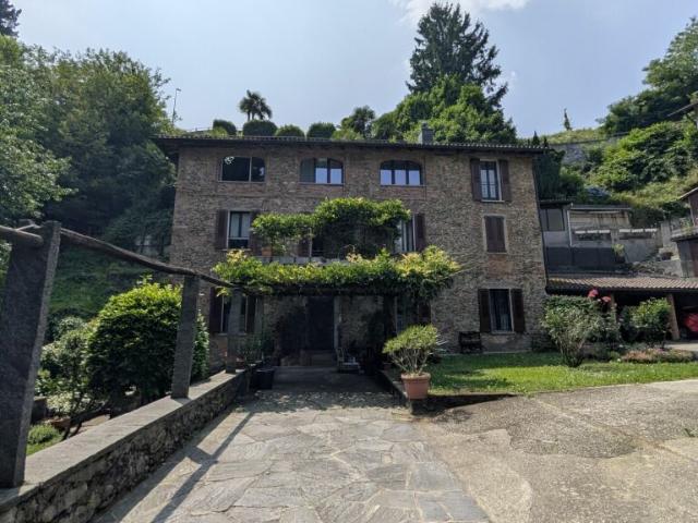 Mehrfamilienhaus kaufen in Pura, Tessin