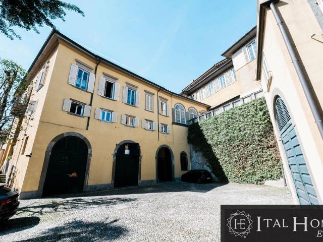 Appartamento in vendita a Città Alta, Bergamo