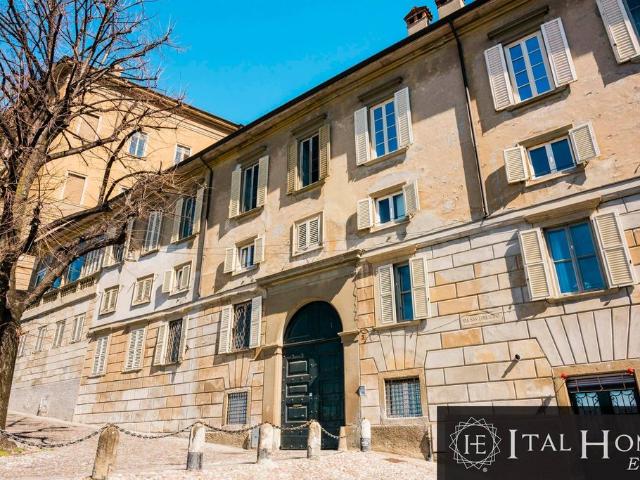 Appartamento in vendita a Città Alta, Bergamo