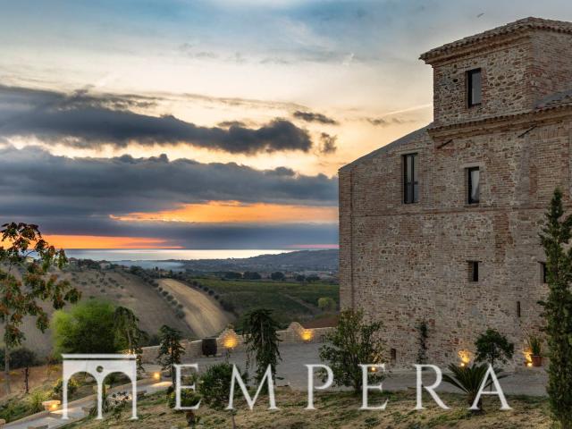 Palazzo in vendita a Mosciano Sant'angelo, Abruzzo