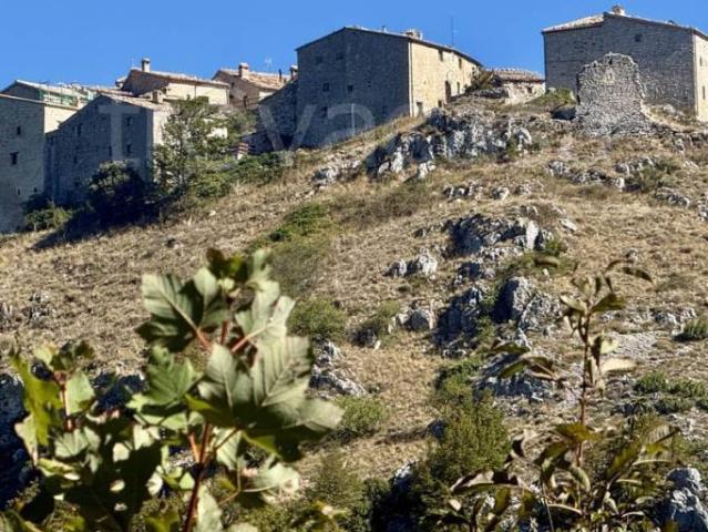 Casa in vendita a Elcito, San Severino Marche