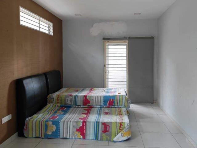 Room for rent in Petaling, Alam Impian