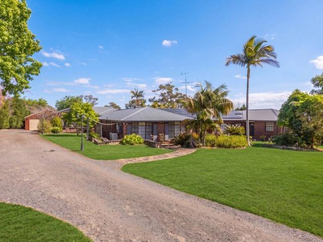 Cottage for sale in Glenorie, Sydney